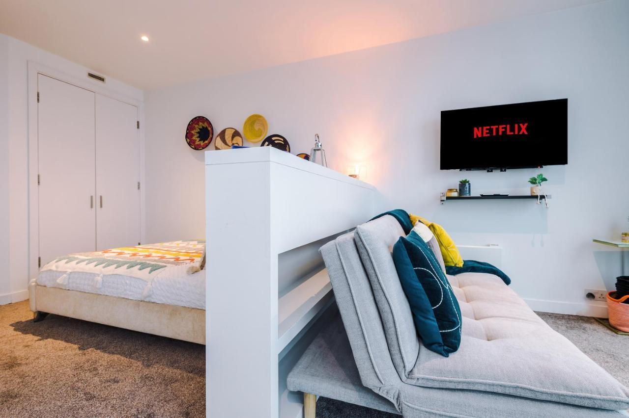 Luxury Right In The Centre! Incredible Panoramic Views! Ideal For Professionals Staying In Birmingham! Perfect For Long Stays! Birmingham