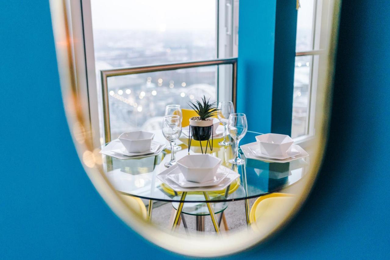 Luxury Right In The Centre! Incredible Panoramic Views! Ideal For Professionals Staying In Birmingham! Perfect For Long Stays! *