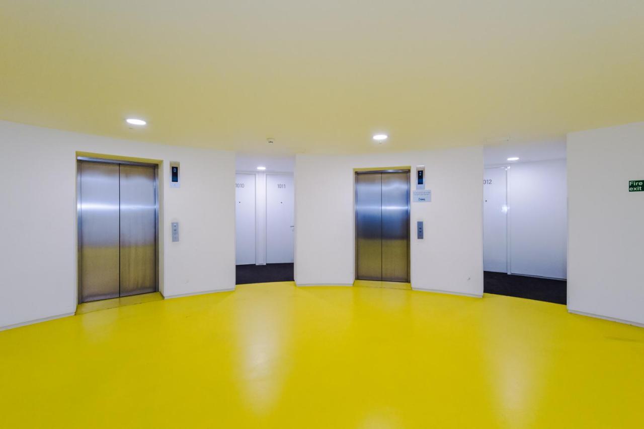 Luxury Right In The Centre! Incredible Panoramic Views! Ideal For Professionals Staying In Birmingham! Perfect For Long Stays!