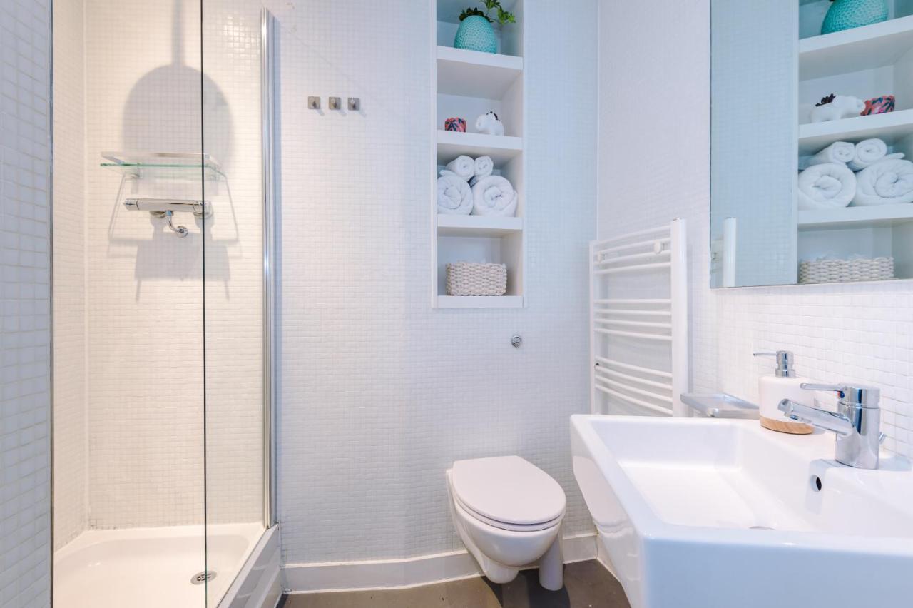 Luxury Right In The Centre! Incredible Panoramic Views! Ideal For Professionals Staying In Birmingham! Perfect For Long Stays!