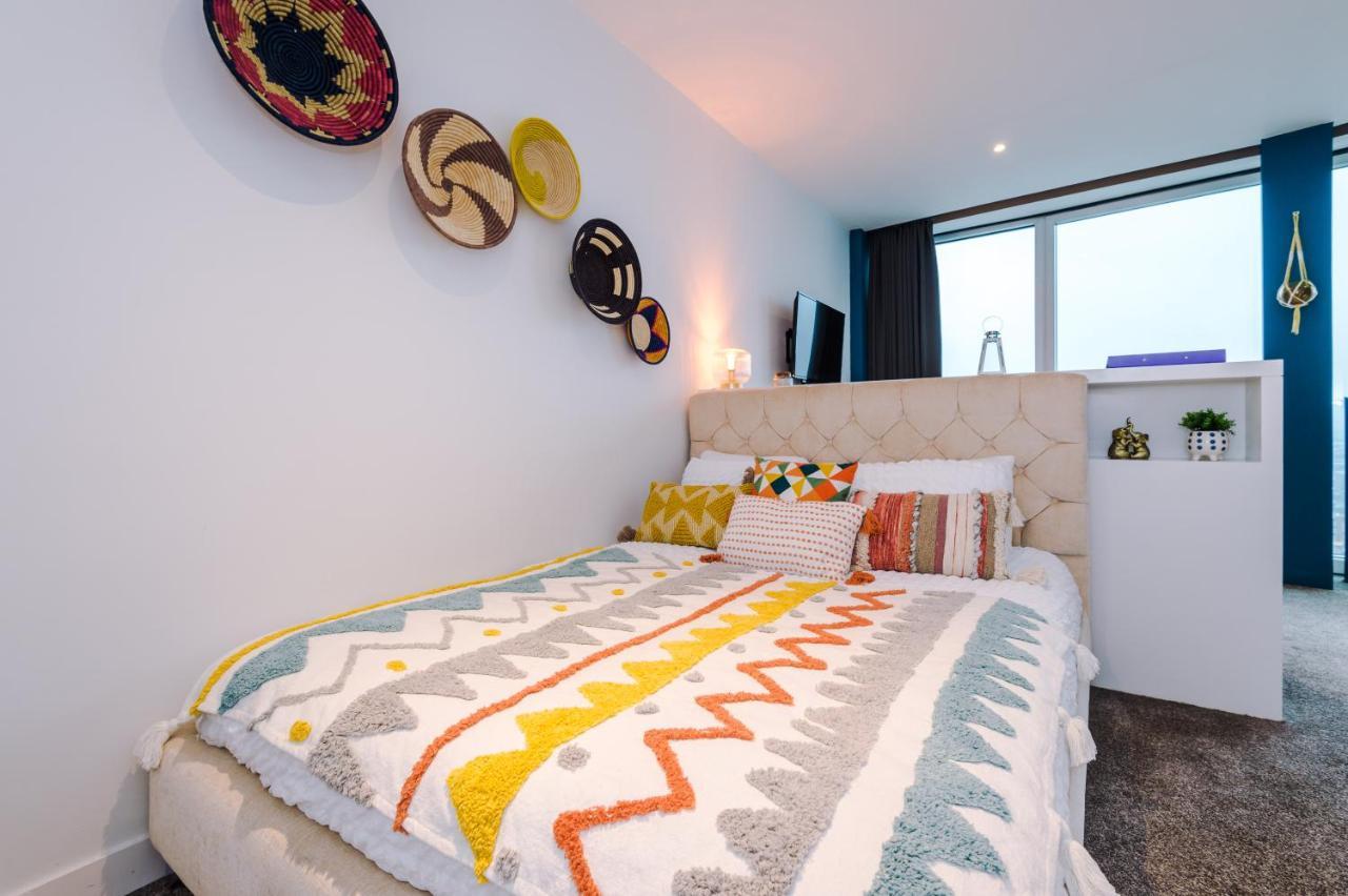 Luxury Right In The Centre! Incredible Panoramic Views! Ideal For Professionals Staying In Birmingham! Perfect For Long Stays! * Birmingham