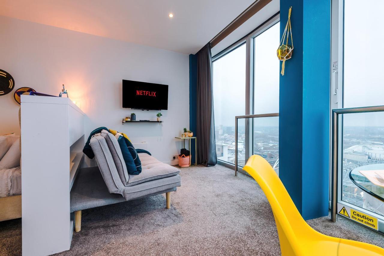 Luxury Right In The Centre! Incredible Panoramic Views! Ideal For Professionals Staying In Birmingham! Perfect For Long Stays! *