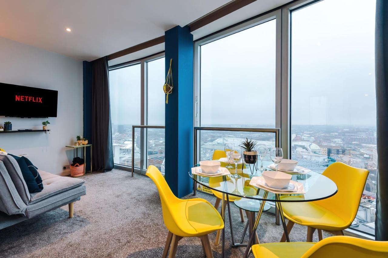 Luxury Right In The Centre! Incredible Panoramic Views! Ideal For Professionals Staying In Birmingham! Perfect For Long Stays! *
